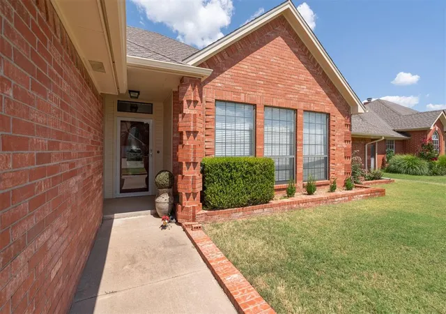 Photo 3 of Single family home for sale at 3917 Nicole Cir, Norman, OK 73072 | MLS# 1254109 | Listing updated on 2026-10-17