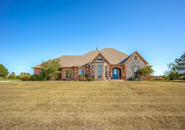 Photo 1 of Single family home for sale at 4401 Shoreline Dr, Norman, OK 73026 | MLS# 1254112 | Listing updated on 2026-10-20