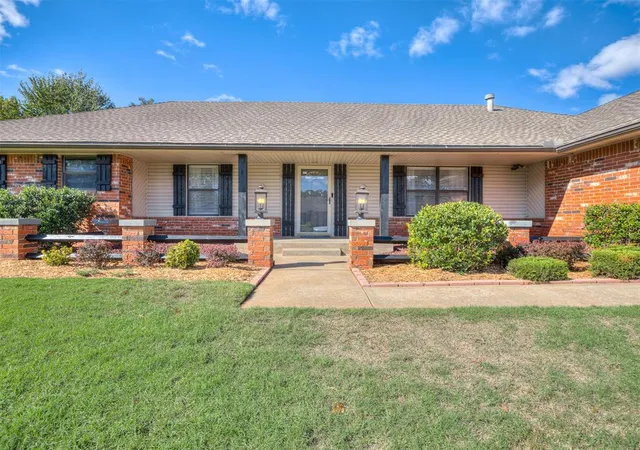 Photo 2 of Single family home for sale at 13109 Silver Eagle Trl, Edmond, OK 73013 | MLS# 1254126 | Listing updated on 2026-10-29