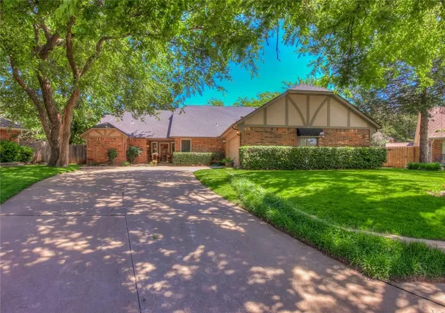 Photo 1 of Single family home for sale at 500 Concord Ln, Edmond, OK 73003 | MLS# 1254135 | Listing updated on 2026-10-20