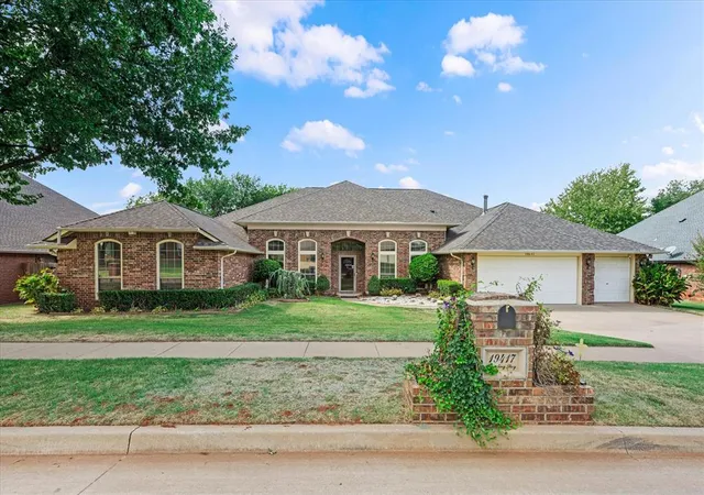 Single family home for sale at 19417 Yearling Way, Edmond, OK 73012 | MLS# 1254146