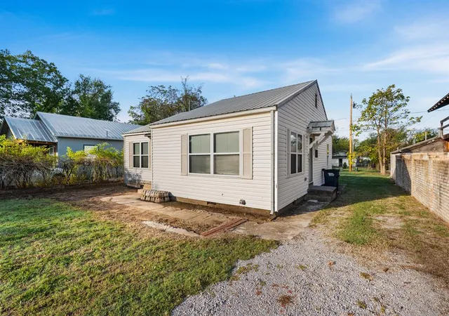 Photo 1 of Sale Pending at 1327 Eureka St, Seminole, OK 74868 | MLS# 1254148 | Listing updated on 2026-10-24