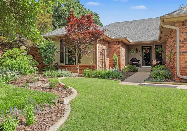 Photo 2 of Single family home for sale at 2212 Coachlight Dr, Edmond, OK 73013 | MLS# 1254176 | Listing updated on 2026-10-16