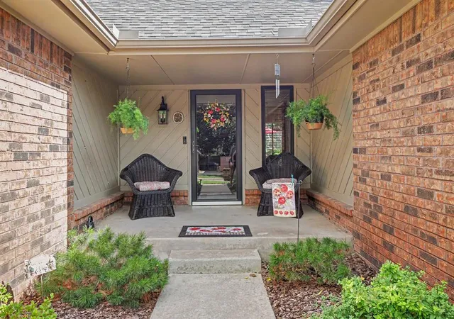 Photo 3 of Single family home for sale at 2212 Coachlight Dr, Edmond, OK 73013 | MLS# 1254176 | Listing updated on 2026-10-16
