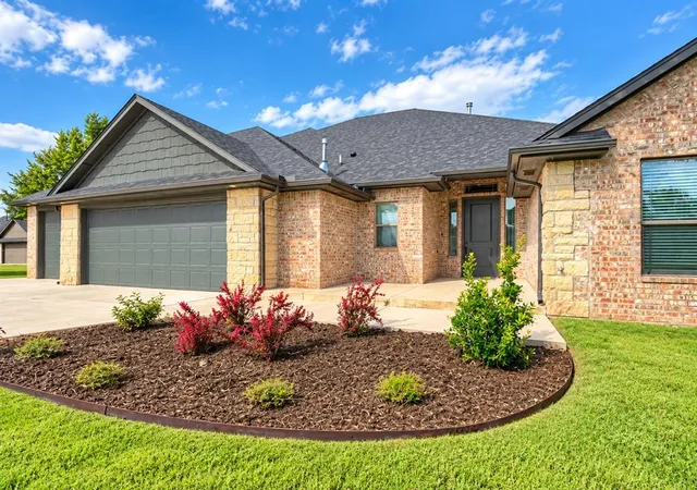 Single family home for sale at 9070 Oak Tree Cir, Edmond, OK 73025 | MLS# 1254177