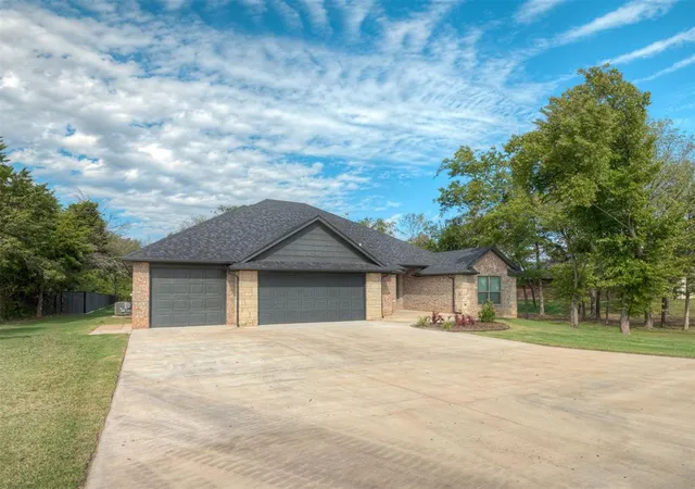 Photo 2 of Single family home for sale at 9070 Oak Tree Cir, Edmond, OK 73025 | MLS# 1254177 | Listing updated on 2026-10-23