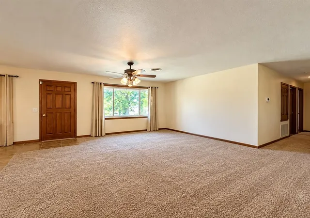 Photo 4 of Single family home for sale at 121 E Gilbert Dr, Eufaula, OK 74432 | MLS# 1254179 | Listing updated on 2026-10-20
