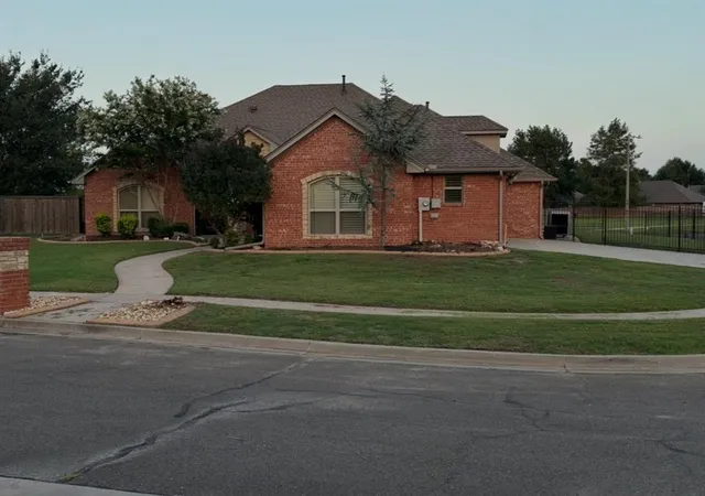 Single family home for sale at 4001 Teton Ln, Norman, OK 73072 | MLS# 1254181