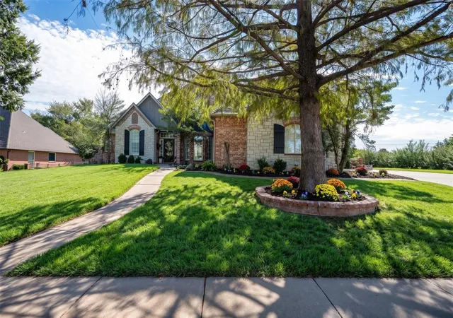 Photo 1 of Single family home for sale at 212 Hollowdale, Edmond, OK 73003 | MLS# 1254194 | Listing updated on 2026-10-29