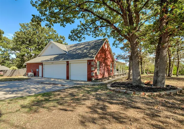 Photo 2 of Single family home for sale at 4100 S Fawn Meadow Dr, Harrah, OK 73045 | MLS# 1254201 | Listing updated on 2026-10-20