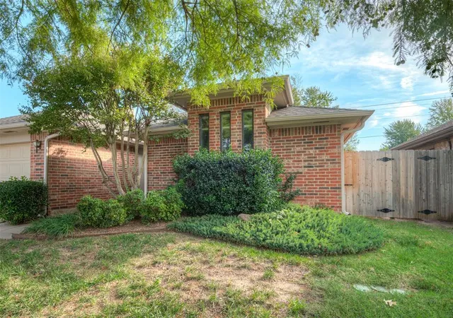Photo 1 of Single family home for sale at 17100 Valley Crst, Edmond, OK 73012 | MLS# 1254218 | Listing updated on 2026-10-27