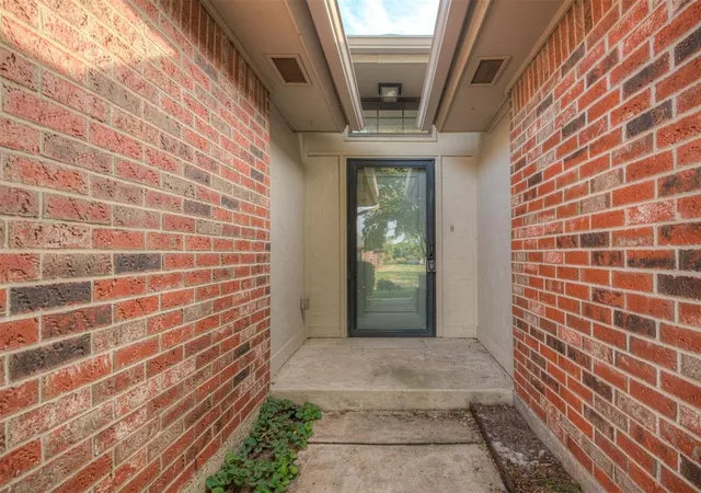Photo 3 of Single family home for sale at 17100 Valley Crst, Edmond, OK 73012 | MLS# 1254218 | Listing updated on 2026-10-27