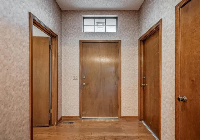Photo 4 of Single family home for sale at 17100 Valley Crst, Edmond, OK 73012 | MLS# 1254218 | Listing updated on 2026-10-27