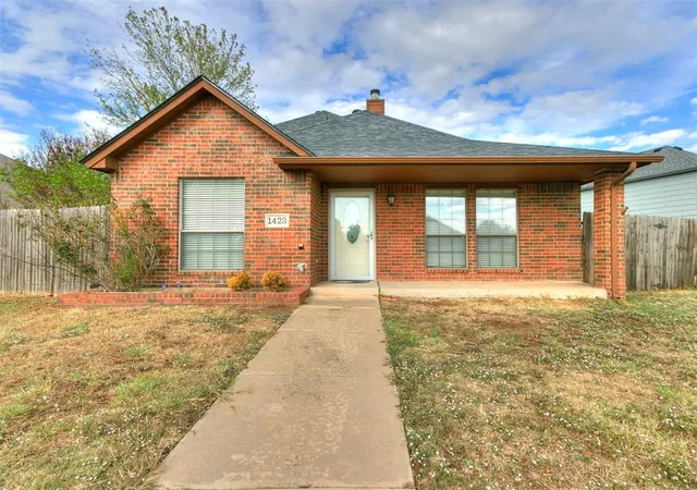 Photo 1 of Single family home for sale at 1423 Sw 24th Street, Moore, OK 73170 | MLS# 1254235 | Listing updated on 2026-10-17