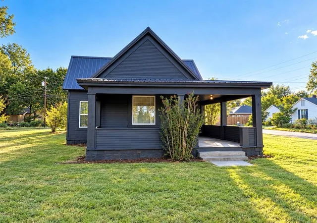 Photo 1 of Single family home for sale at 927 S 18th Street, Chickasha, OK 73018 | MLS# 1254271 | Listing updated on 2026-10-24