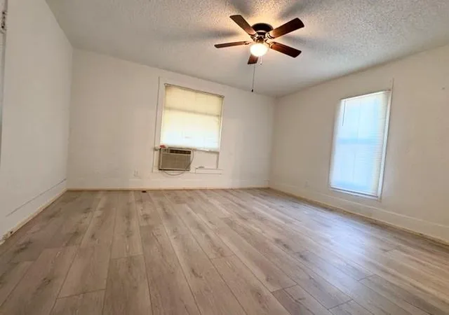 Photo 4 of Single family home for sale at 927 S 18th Street, Chickasha, OK 73018 | MLS# 1254271 | Listing updated on 2026-10-24