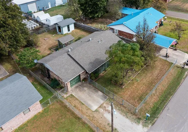 Photo 2 of Sale Pending at 1703 La Rosa St, Idabel, OK 74745 | MLS# 1254302 | Listing updated on 2026-10-27