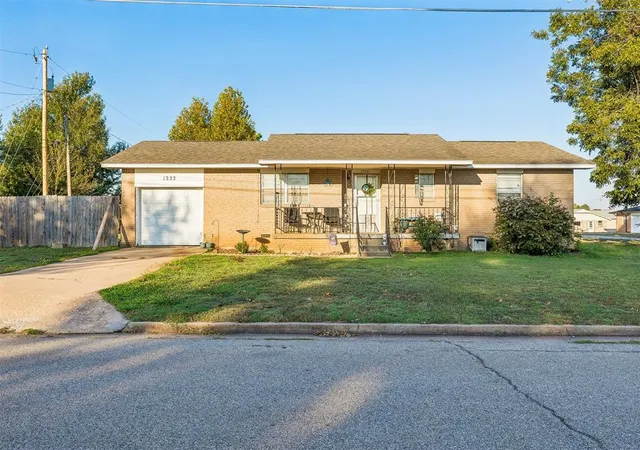 Photo 2 of Single family home for sale at 1223 N 14th Street, Perry, OK 73077 | MLS# 1254321 | Listing updated on 2026-10-27
