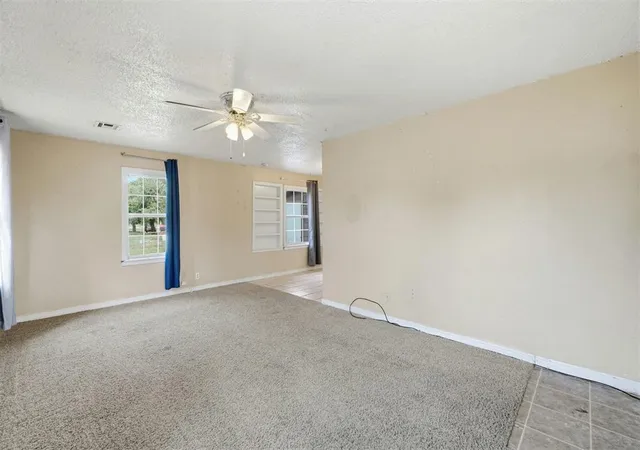 Photo 4 of Sale Pending at 1021 E Walnut St, Altus, OK 73521 | MLS# 1254337 | Listing updated on 2026-10-26