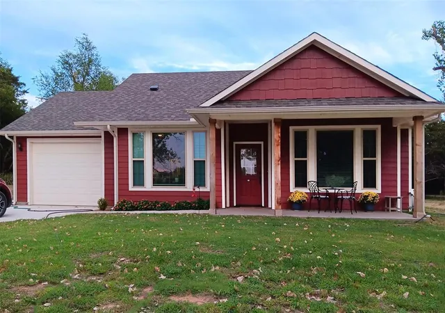 Single family home for sale at 1830 N Eastlake Dr, Crescent, OK 73028 | MLS# 1254339
