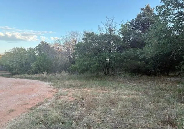 Photo 1 of Sale Pending at 1400 E Barbara Dr, Guthrie, OK 73044 | MLS# 1254341 | Listing updated on 2026-10-19