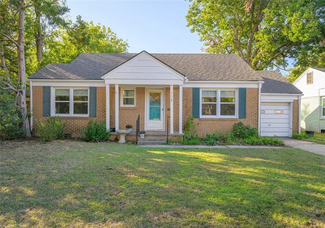 Single family home for sale at 1118 E Louisiana St, Norman, OK 73071 | MLS# 1254346