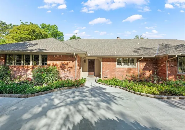 Photo 2 of Single family home for sale at 2401 Rosewood Ln, Edmond, OK 73013 | MLS# 1254352 | Listing updated on 2026-10-18