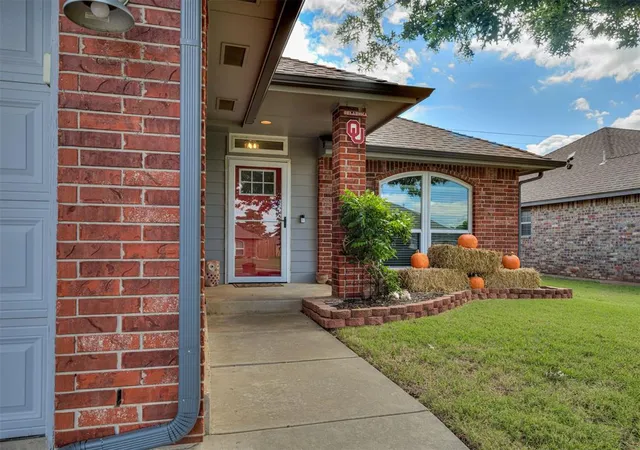 Photo 2 of Single family home for sale at 11004 Nw 101st Street, Yukon, OK 73099 | MLS# 1254354 | Listing updated on 2026-10-18