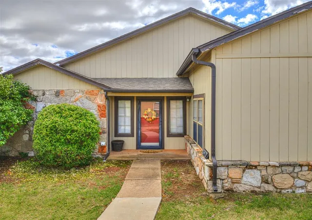 Photo 2 of Sale Pending at 13921 Xing Way W, Edmond, OK 73013 | MLS# 1254358 | Listing updated on 2026-10-23