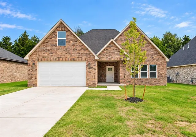 Single family home for sale at 229 E Abbot Ln, Mustang, OK 73064 | MLS# 1254381
