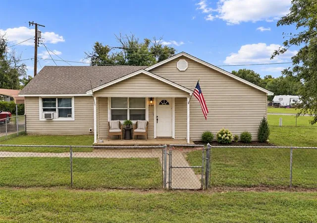 Photo 1 of Sale Pending at 406 S Maple St, Davis, OK 73030 | MLS# 1254388 | Listing updated on 2026-10-25