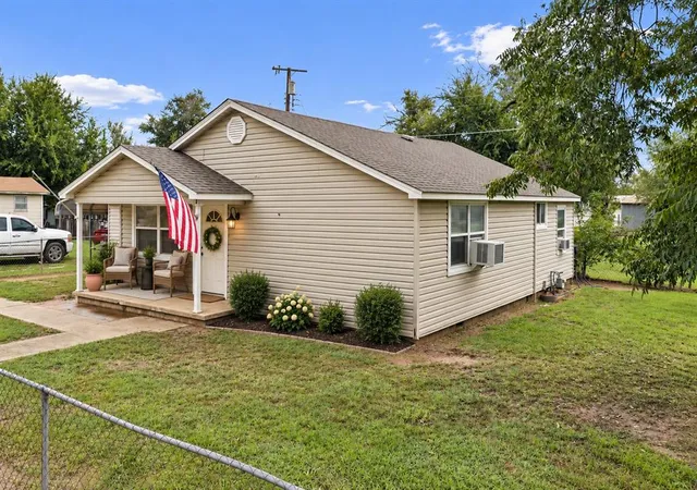 Photo 1 of Sale Pending at 406 S Maple St, Davis, OK 73030 | MLS# 1254388 | Listing updated on 2026-10-25