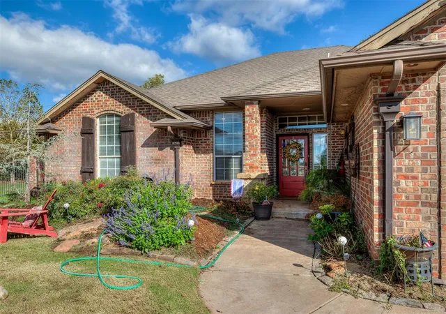 Photo 3 of Single family home for sale at 2804 Nantucket Ln, Edmond, OK 73013 | MLS# 1254393 | Listing updated on 2026-10-19