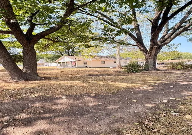 Photo 4 of Single family home for sale at 205 W Boomer St, Lexington, OK 73051 | MLS# 1254397 | Listing updated on 2026-10-22