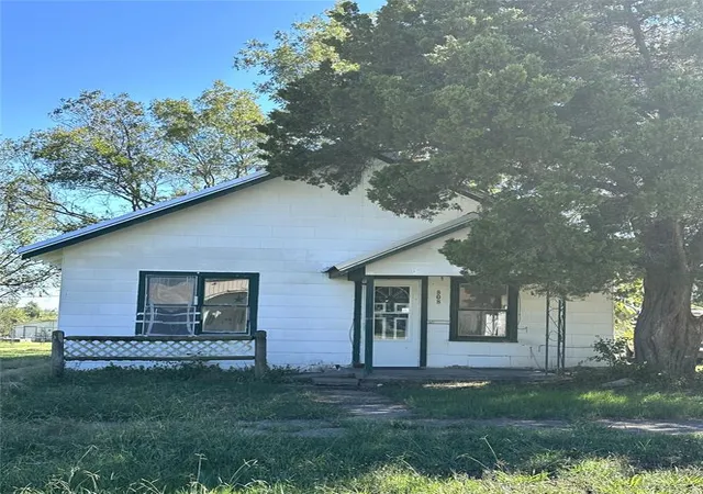Single family home for sale at 808 S Oak, Holdenville, OK 74848 | MLS# 1254399