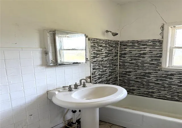 Photo 3 of Single family home for sale at 808 S Oak, Holdenville, OK 74848 | MLS# 1254399 | Listing updated on 2026-10-20