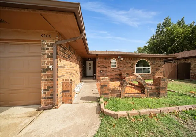 Single family home for sale at 8400 S Villa Ave, Oklahoma City, OK 73159 | MLS# 1254400