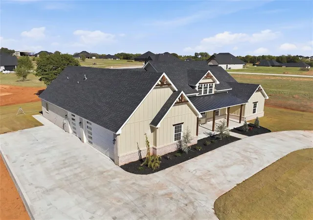 Photo 3 of Single family home for sale at 2438 Wind River Cir, Blanchard, OK 73010 | MLS# 1254408 | Listing updated on 2026-10-29