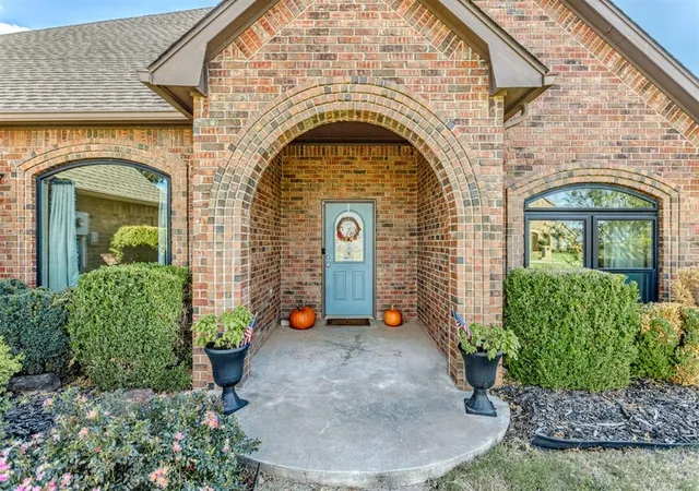Photo 2 of Single family home for sale at 4658 Hillcrest Ln, Edmond, OK 73025 | MLS# 1254417 | Listing updated on 2026-10-20