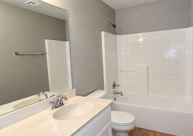 Photo 4 of Single family home for sale at 4405 Apple Blossom Cir, Moore, OK 73160 | MLS# 1254419 | Listing updated on 2026-10-19