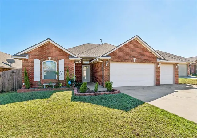 Photo 1 of Single family home for sale at 904 Sw 39th Street, Moore, OK 73160 | MLS# 1254420 | Listing updated on 2026-10-31