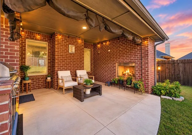 Photo 1 of Single family home for sale at 2924 Oak Hl Ave, Edmond, OK 73034 | MLS# 1254424 | Listing updated on 2026-10-26