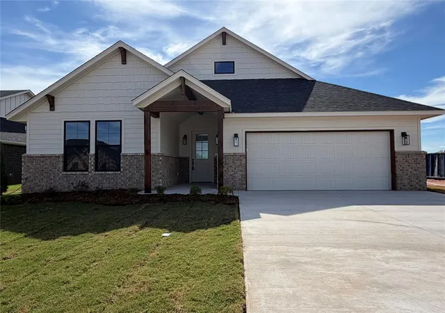 Photo 1 of Single family home for sale at 211 Outlander Way, Shawnee, OK 74804 | MLS# 1254461 | Listing updated on 2026-10-20