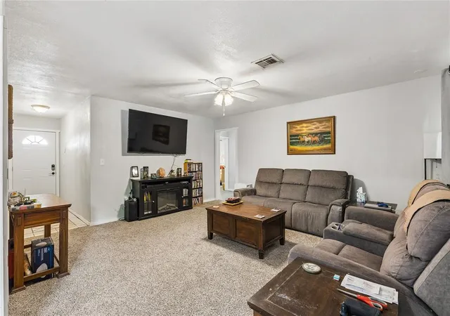Photo 4 of Single family home for sale at 905 Crestmoor Dr, Moore, OK 73160 | MLS# 1254465 | Listing updated on 2026-10-20