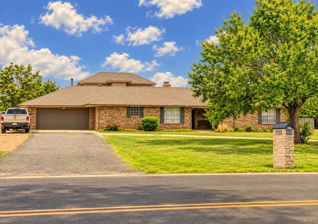 Photo 2 of Single family home for sale at 1725 E Washington Ave, Piedmont, OK 73078 | MLS# 1254496 | Listing updated on 2026-10-20