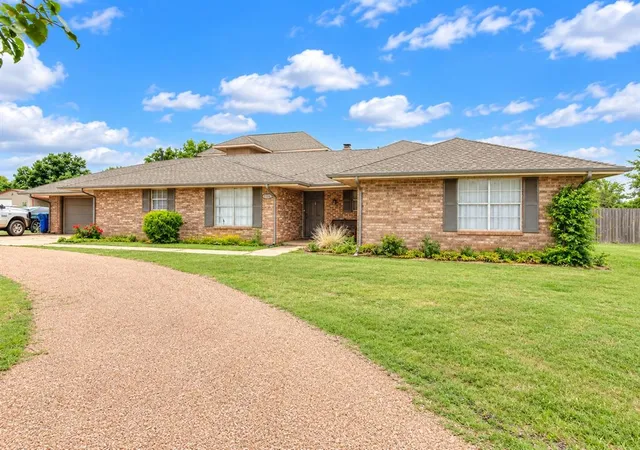 Photo 3 of Single family home for sale at 1725 E Washington Ave, Piedmont, OK 73078 | MLS# 1254496 | Listing updated on 2026-10-20
