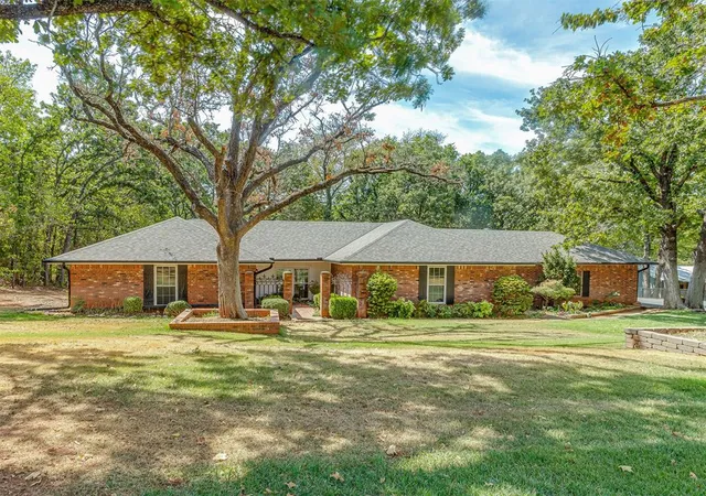 Single family home for sale at 2616 Morning Glory Dr, Norman, OK 73026 | MLS# 1254503
