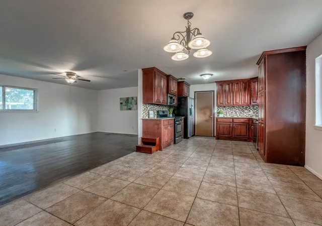Photo 3 of Sale Pending at 517 N Bell Dr, Crescent, OK 73028 | MLS# 1254560 | Listing updated on 2026-10-28