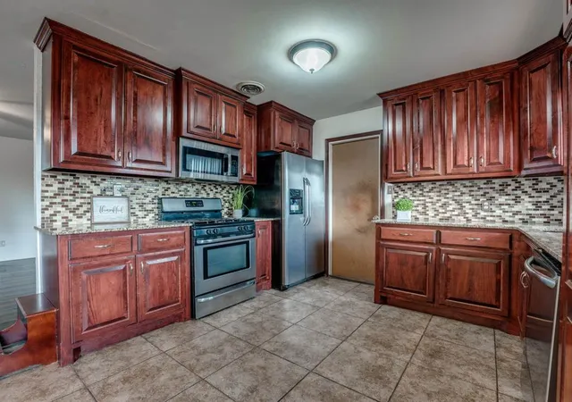Photo 4 of Sale Pending at 517 N Bell Dr, Crescent, OK 73028 | MLS# 1254560 | Listing updated on 2026-10-28