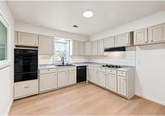 Photo 4 of Single family home for sale at 3225 SW 39th Street, Oklahoma City, OK 73119 | MLS# 1254583 | Listing updated on 2026-10-21